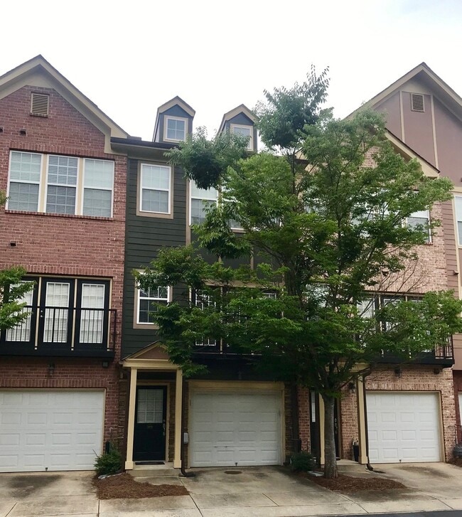 Building Photo - Location, Location, Location! Minutes to ... Rental