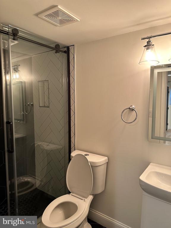 Photo - 4252 Dix St NE