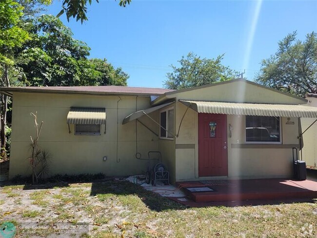 Building Photo - 2534 Taft St Rental