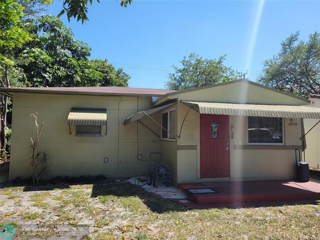 Photo - 2534 Taft St Casa
