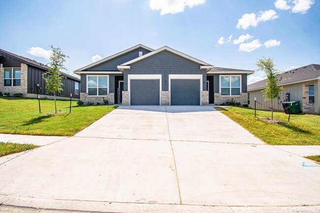 Photo - 624 Pacific Crest Trl