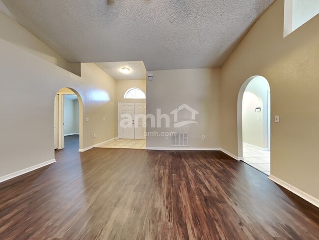 Photo - 70 Reeding Ridge Dr W