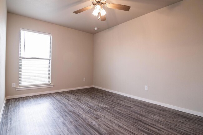 Photo - 2127 N Texas Ave Unit B