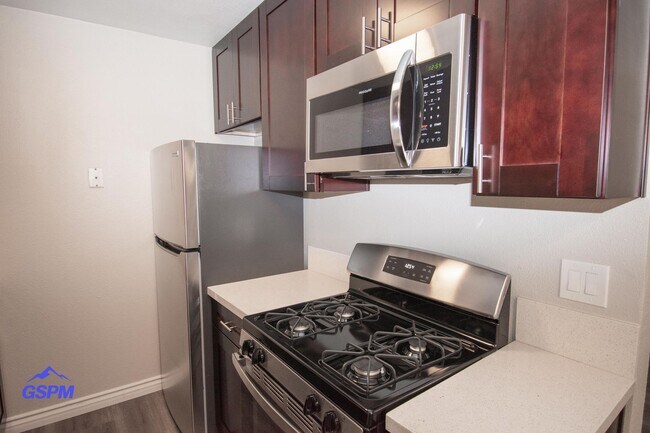 Photo - 4060 Euclid North