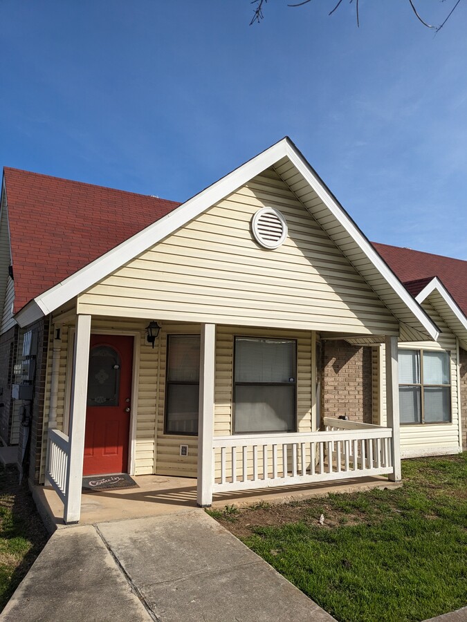 Photo - 6310 Windsor Castle