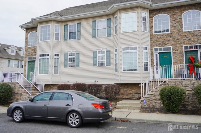 Building Photo - 456 Hancock St