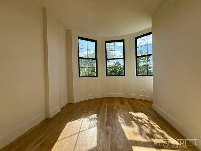 Photo - Bedford Avenue Unit 4B