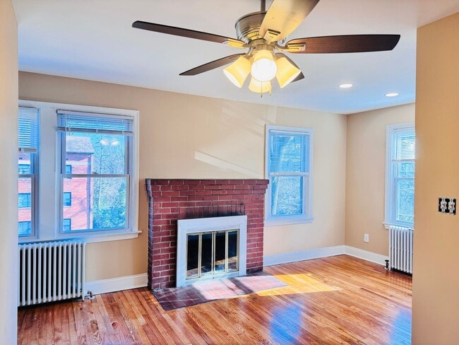 Building Photo - 908 Hudson Ave Unit Apt 6