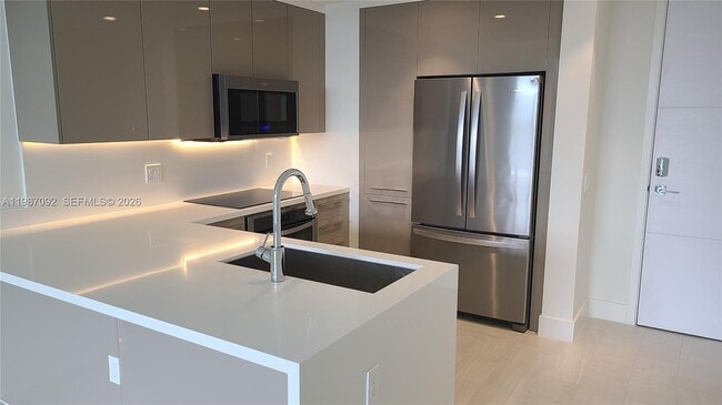 Photo - 2000 Metropica Wy Unit 201