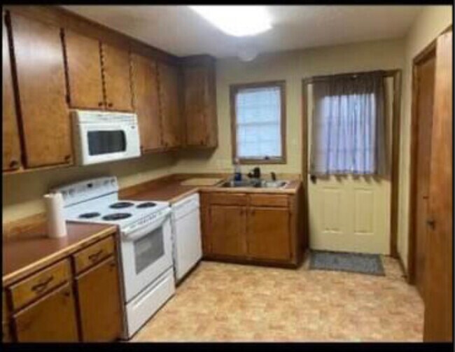 107 Fendler Pky Townhome Townhome Rental in Pineville LA