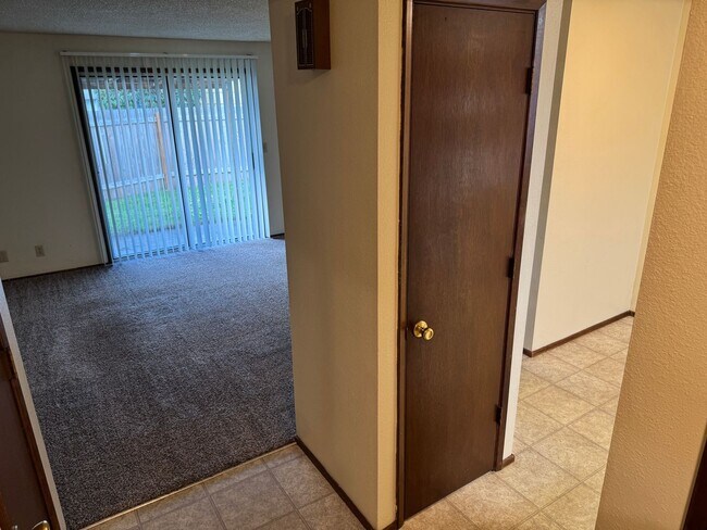 Photo - Updated 2 bedroom 1 1/2 bath duplex in Springfield!