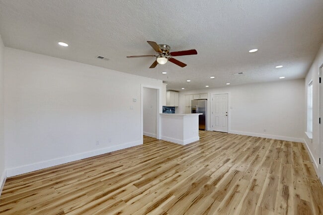 Photo - 3/2 Move-In Ready with Washer, Dryer, Refrigerator & Lawn Care Included!