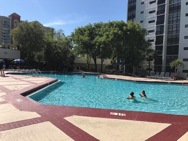 Photo - 16919 N Bay Rd Unidad 816