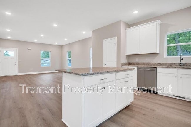 Photo - 1922 S Watkins St