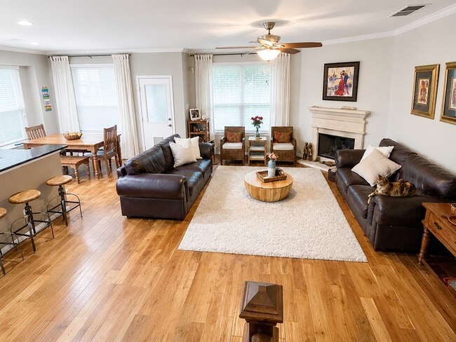 Photo - 110 N Hawkhurst Cir