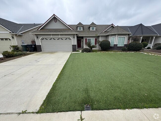 Building Photo - NW Visalia Home Near Ridgeview Middle Scho...