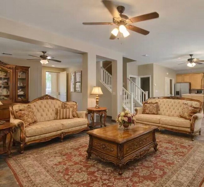 Photo - 332 Summer Palace Way