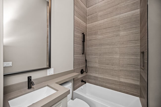 Photo - 6556 S Minerva Ave Unit 1N