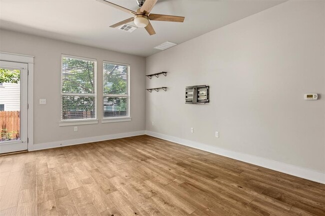 Photo - 13501 Metric Blvd