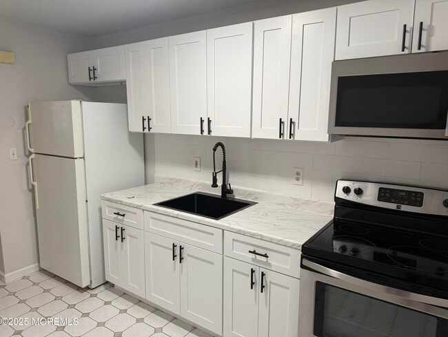 Building Photo - 289 Main St Unit C Rental