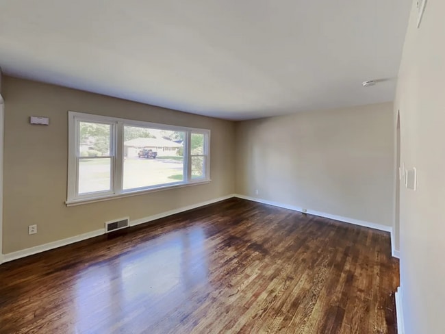 Photo - 7932 Long Ave