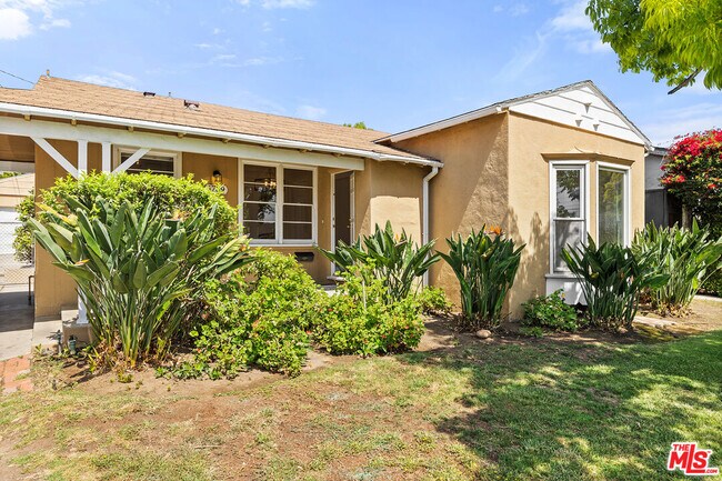 Photo - 1739 Preuss Rd