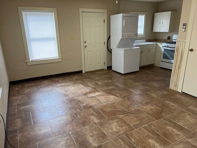 Photo - 232 1/2-230 1/2 Wilson Ave Unidad 230