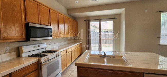 Photo - 3795 Swan Ave