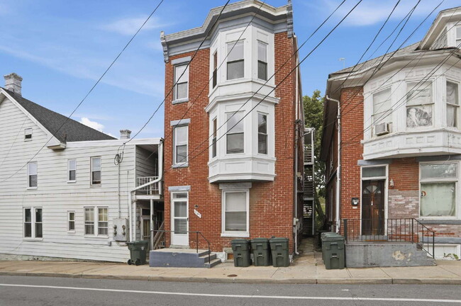 Building Photo - Charming 2-Bedroom Apartment Near Downtown Hagerstown