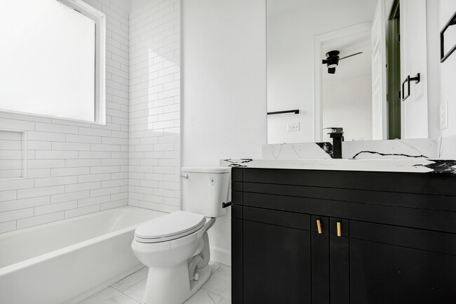 Photo - 1228 E 23rd St