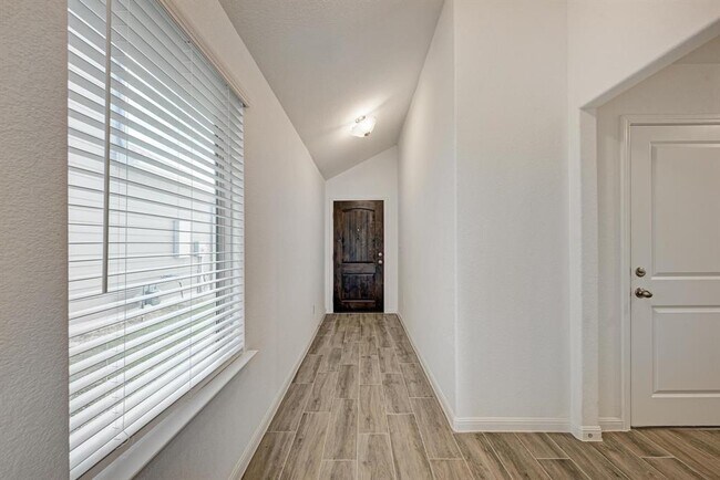 Photo - 153 Woods Edge Ln