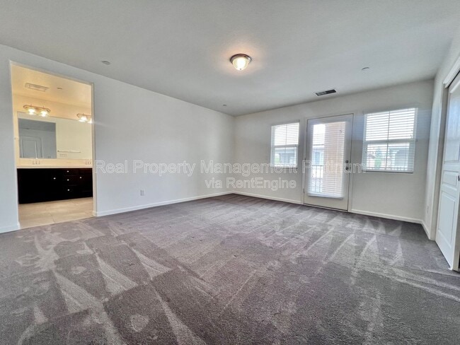 Photo - 2560 Daisy Dr