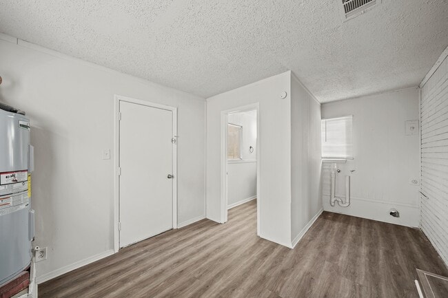 Photo - 6806 Woodrow St