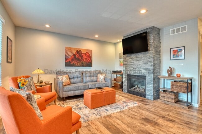 Photo - Cozy Updated 2 Bedroom Townhouse in Central Colorado Springs