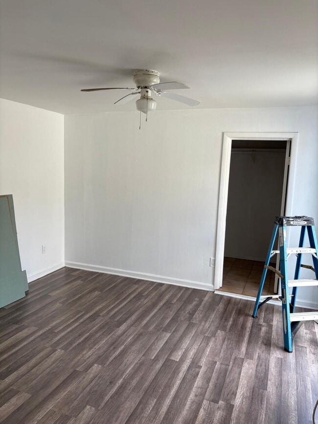 Living - 524 South B Street Unit Rear Lower Apt.