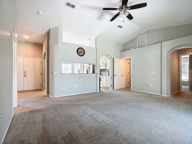 Photo - 1152 Bowline St