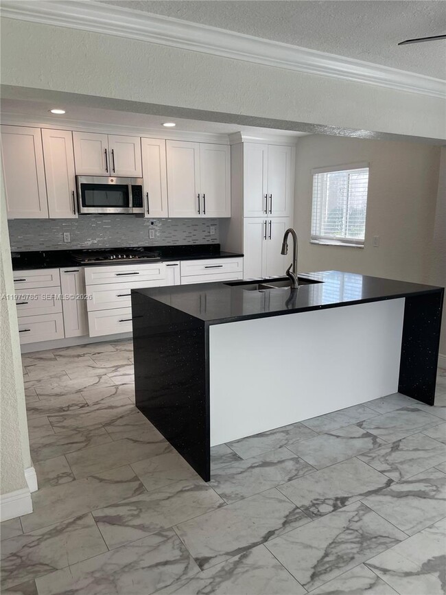 Photo - 365 NW 4th Ct