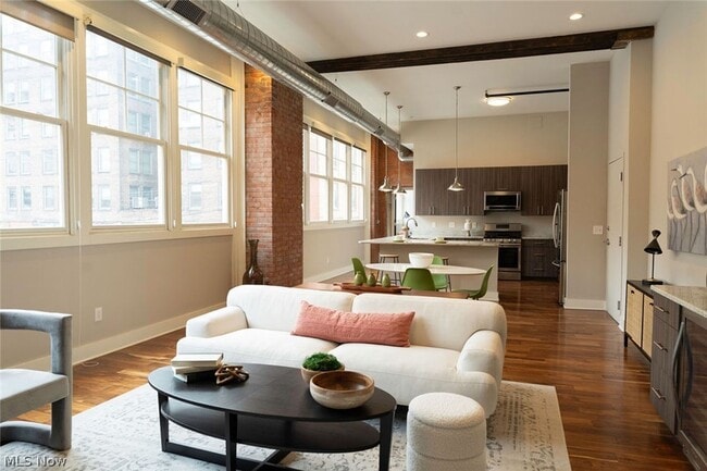 Photo - 1260 W 4th St Unidad 204