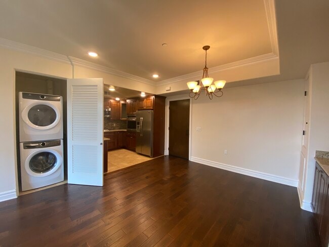 View to entrance - 11100 Riverside Dr Unit 213