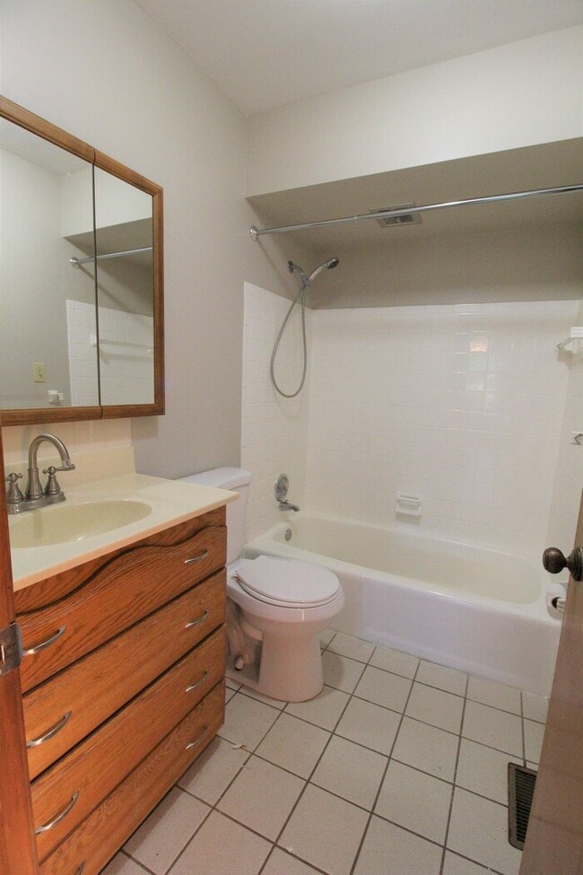 Photo - 2 bedroom home with fenced backyard