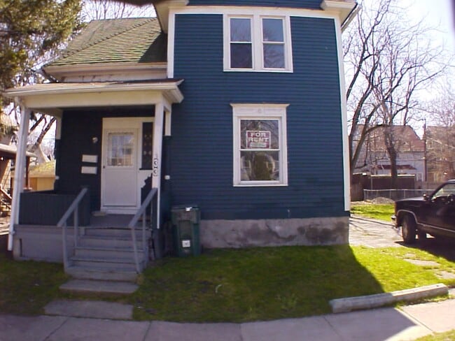 Building Photo - Hazelwood Terr.2 Unit UP