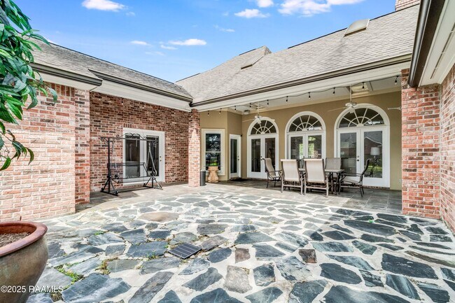 Photo - 102 Bear Creek Ct