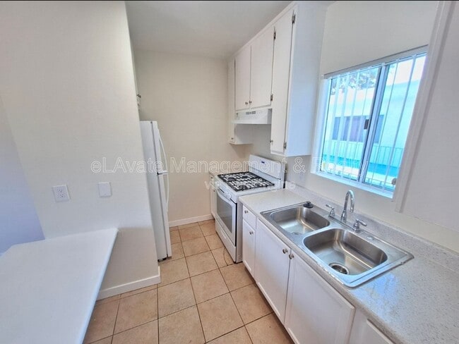 Photo - 6815 Kelvin Ave Unidad 102