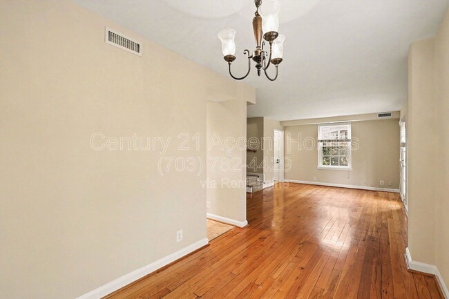 Photo - 3342 S Wakefield St Unidad B