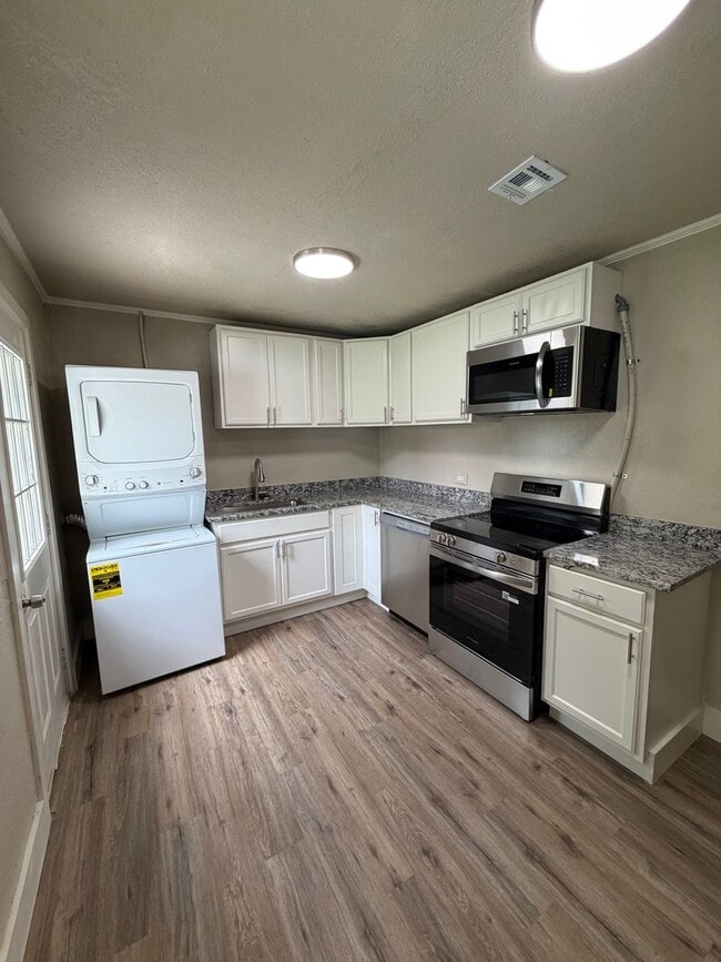 Photo - 3 Bedroom 1 Bath Home For Rent