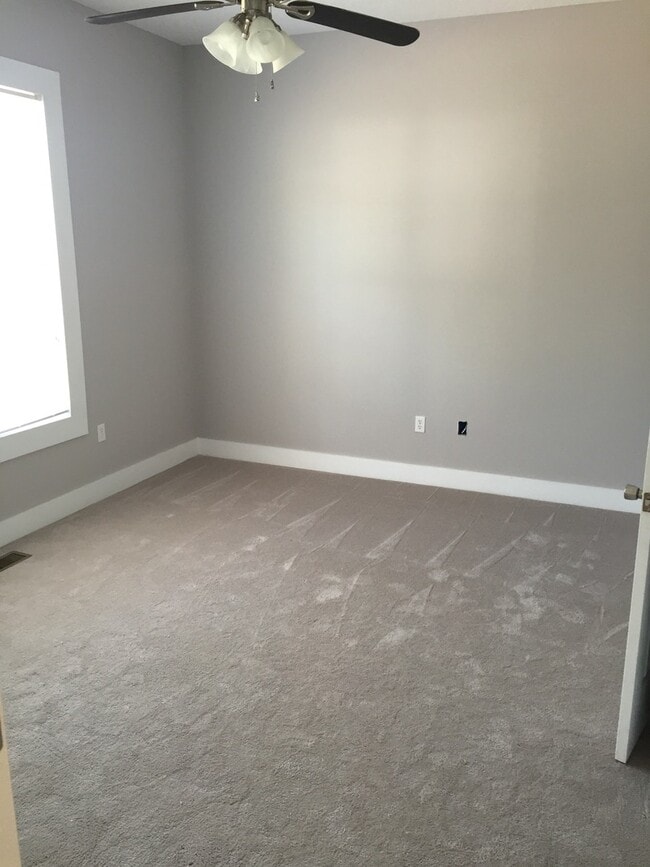 Photo - 310 Clinton St SE