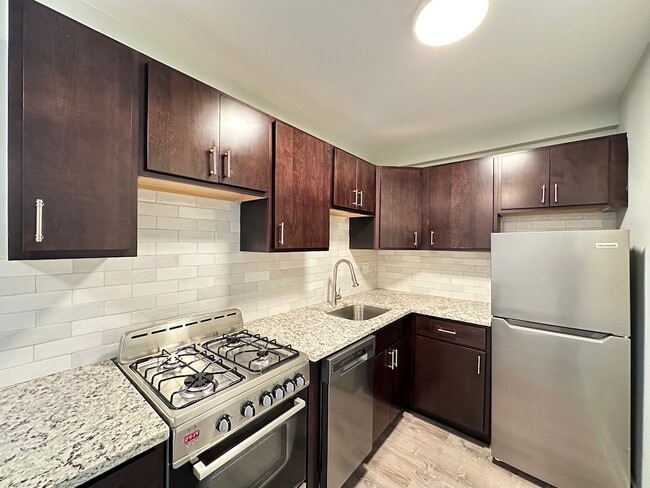 448 W Barry Unit 804