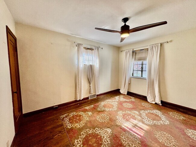 Photo - 6040 Marquette Ave