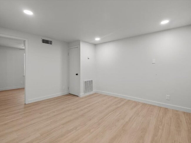 Building Photo - 525 W Houston St Unit 1