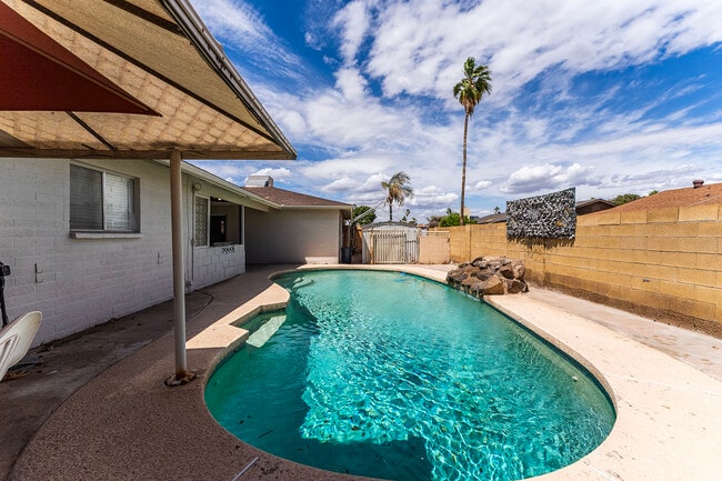 Photo - 701 N Central Dr
